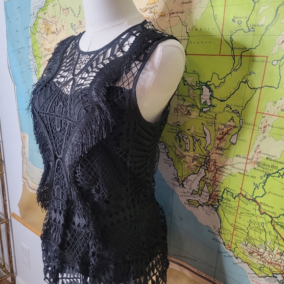 VENUS Black Crochet Sleeveless Top Size 8. Back Zip and Eye Clouser - Picture 4 of 12